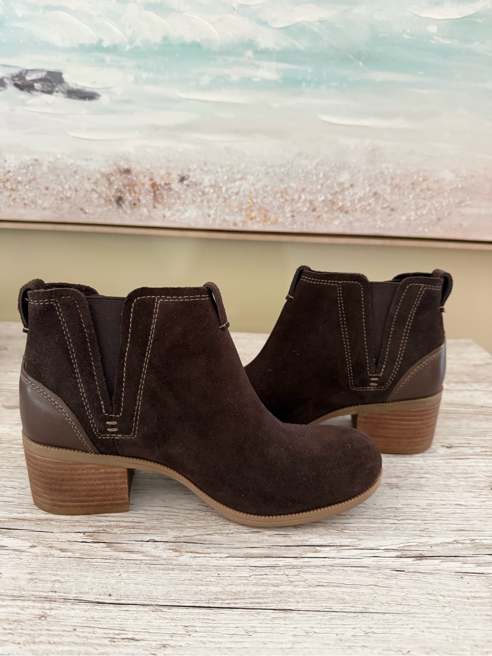 Clarks Artisan Maypearl Daisy Dark Brown Suede Booties - Size 7.5 - Picture 2 of 8